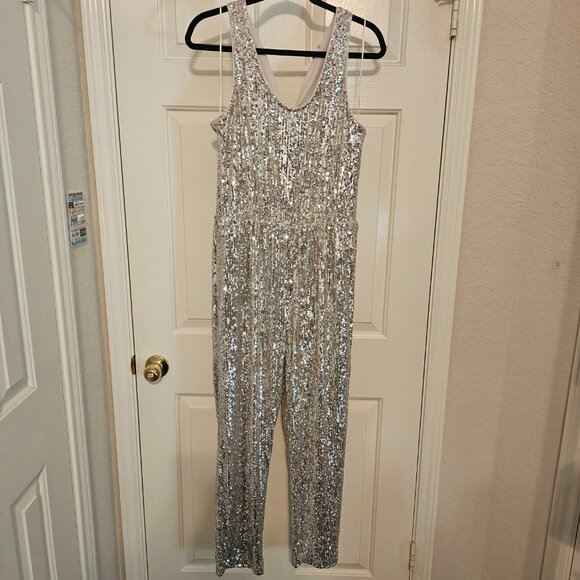 Sequins Jumpsuit - Picture 2 of 11